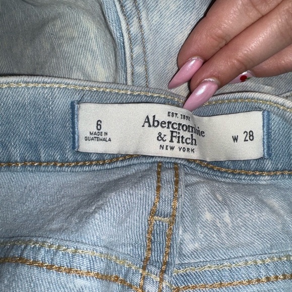 Y2k‎ Abercrombie and Fitch Light stone wash 2inch inseam size 6 raw hem - Picture 7 of 7